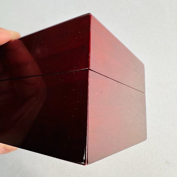 Vintage Jewelry Box High Gloss Lacquer Finish Presentation Gift Box Beige Suede - Picture 4 of 13